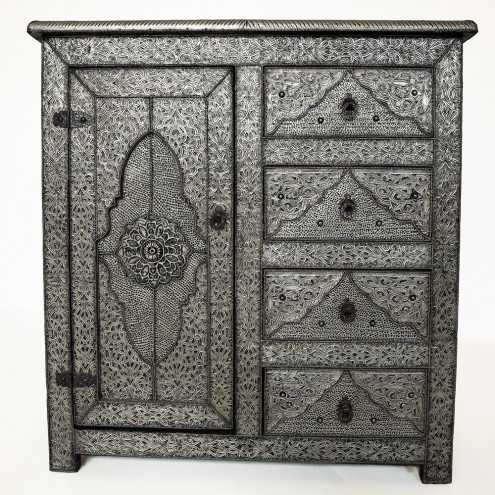 Arabische Kommode ORIGA mit Silber Verkleidung.