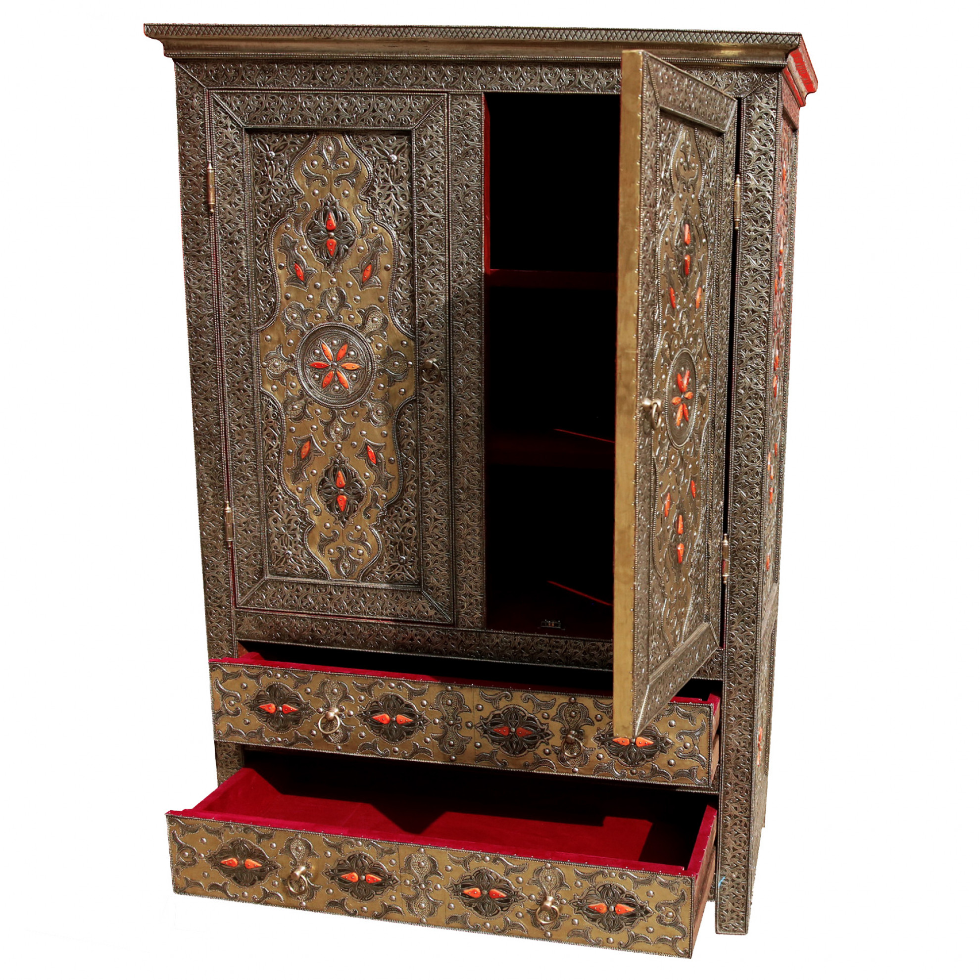 Orientalischer Schrank mit Messing Verkleidung