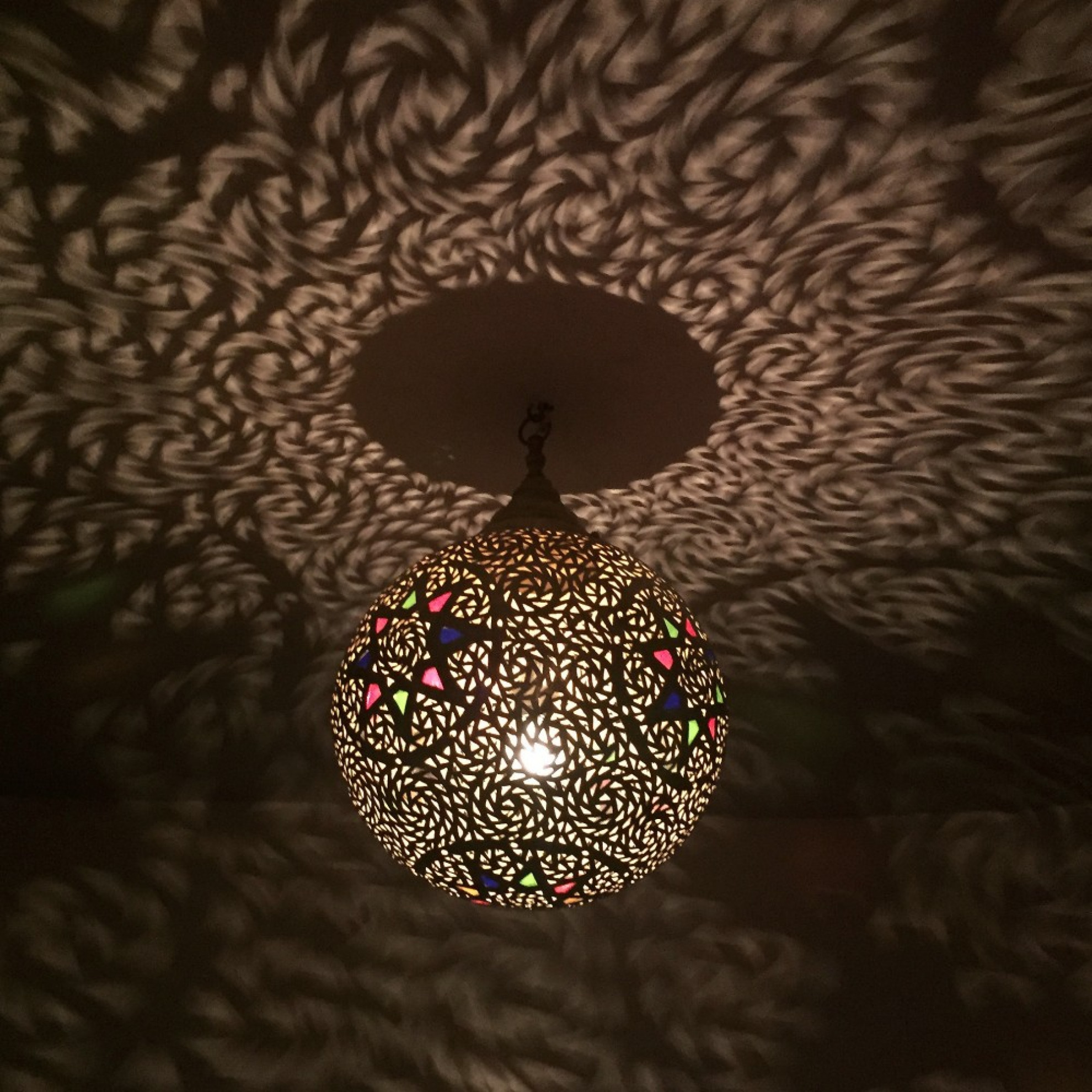 Orientalische Hängeleuchte "Marrakesch" aus Messing Orientalische Hängeleuchte "Marrakesch" aus Messing